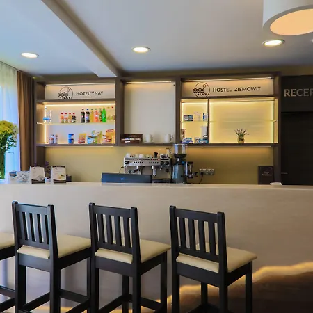 호텔 *** Nat 우스트론