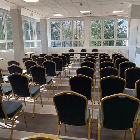 *** Nat 호텔 우스트론