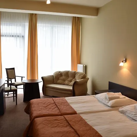 Hotel *** Nat 3*